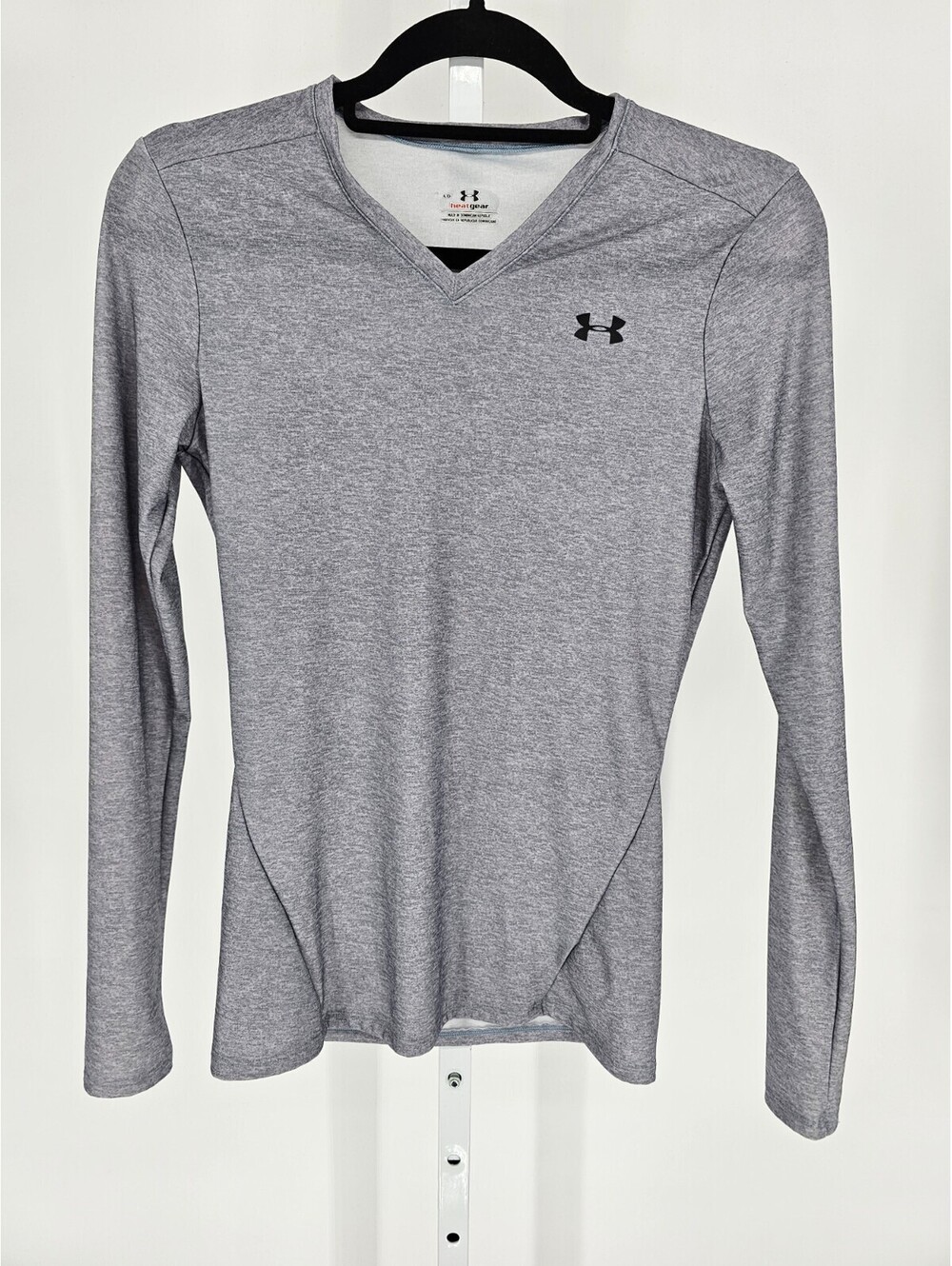 Under Armour women's Sz L HeatGear long-sleeve V-neck shirt Light Gray